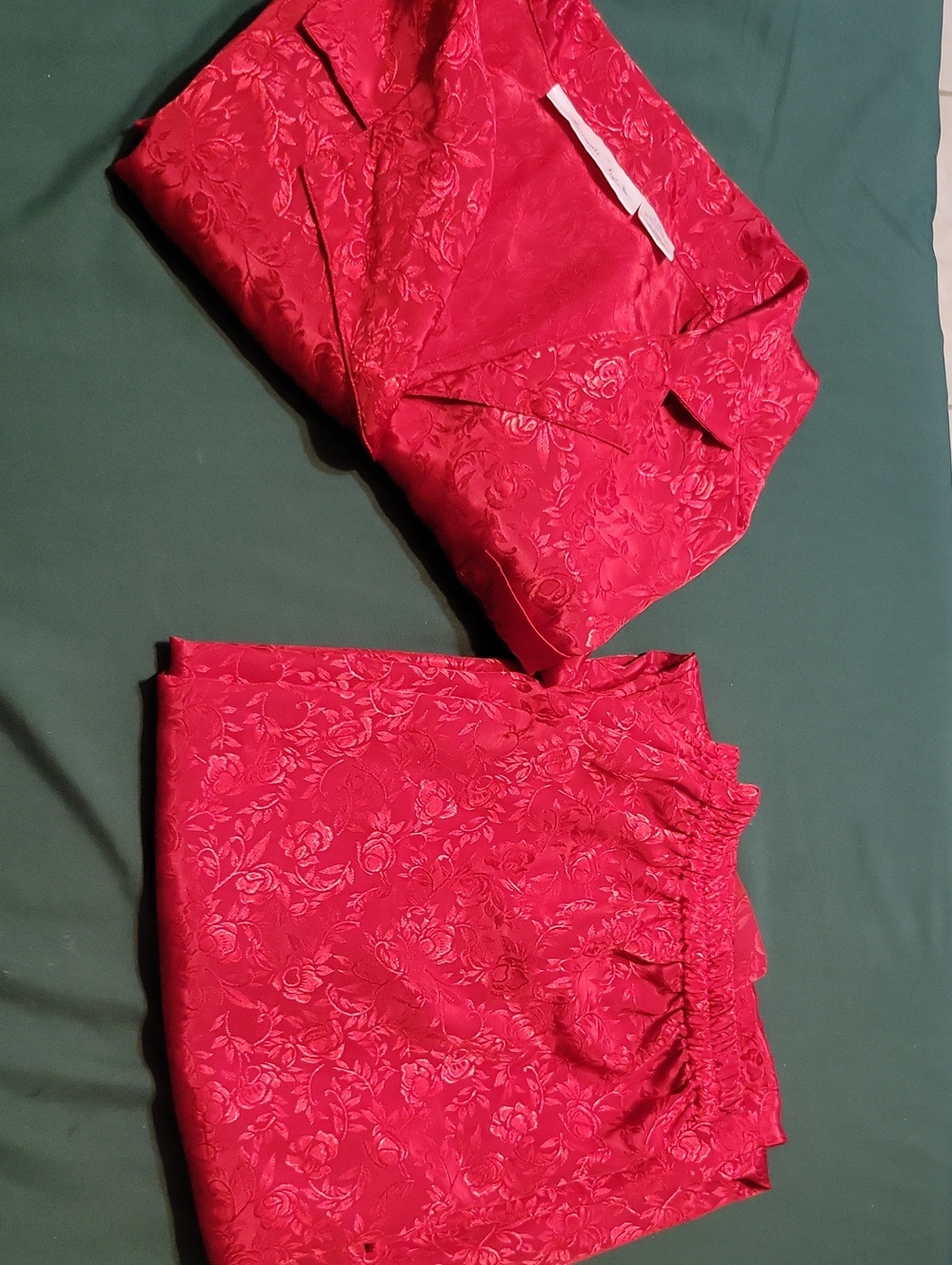 Vintage Women’s Red Floral Satin Sleep Set - Classic Two-Piece Pajama Set